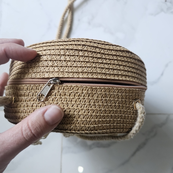 Small Round Summer Purse with Bow - Picture 4 of 10